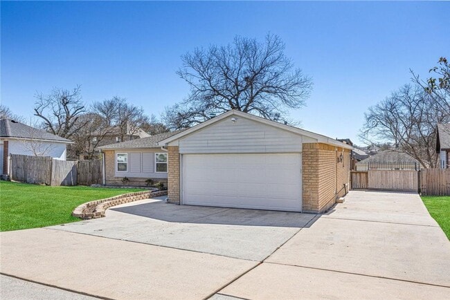 Building Photo - Welcome to this fully remodeled 4/2/2 brick home near Lake Conroe! With new AC/heat, roof, water ...