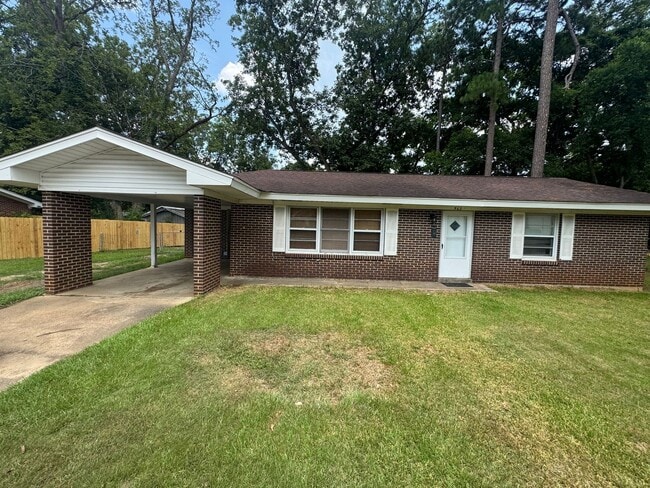 Building Photo - Forest Hills home with park access