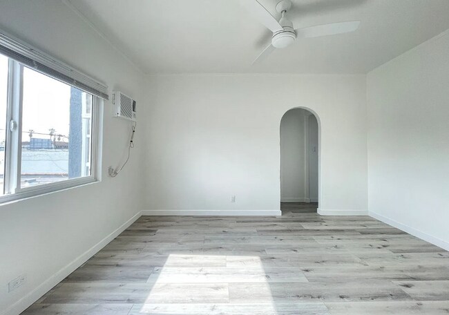 1565 S Hobart