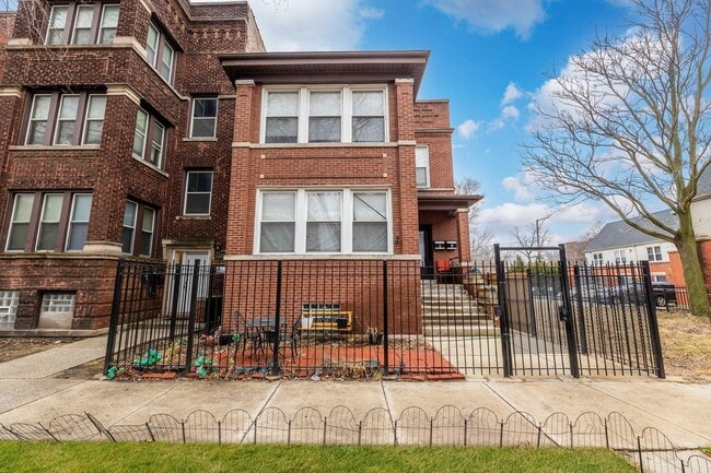 Building Photo - 1511 E 67th Pl Unit 1