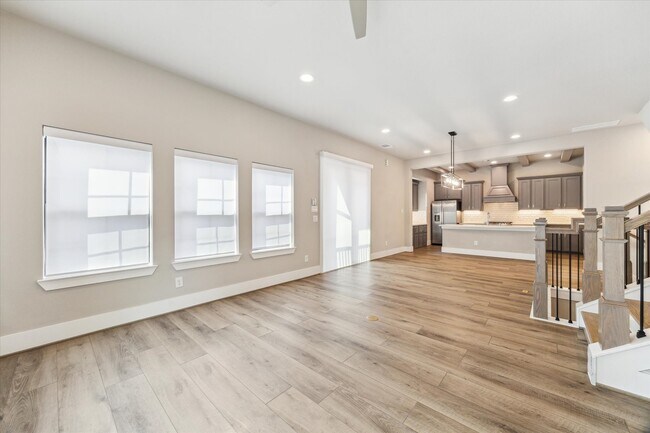 Photo - 1214 W 25th St