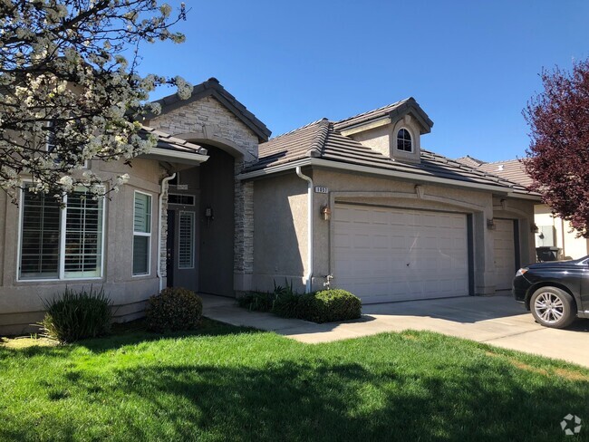 Building Photo - Beautiful Clovis North Brentwood 3/2 Rental
