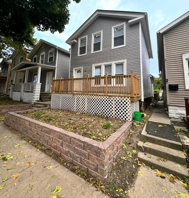 Photo - 653 W Bruce St