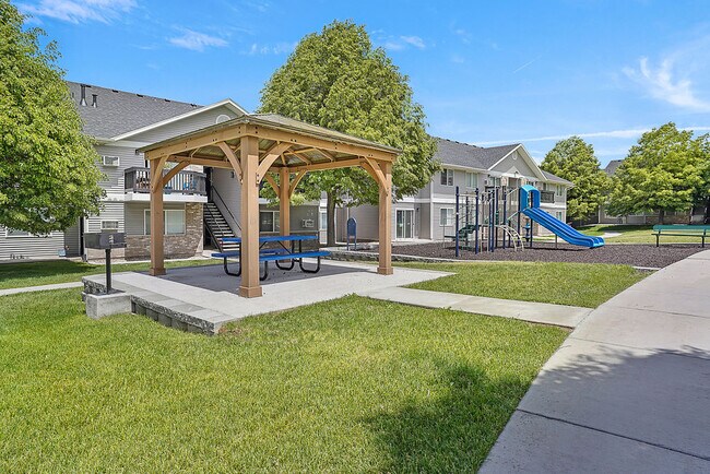 Lakeview Apartment Homes