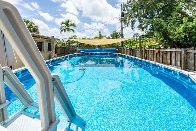 Building Photo - 3309 SW 16th St