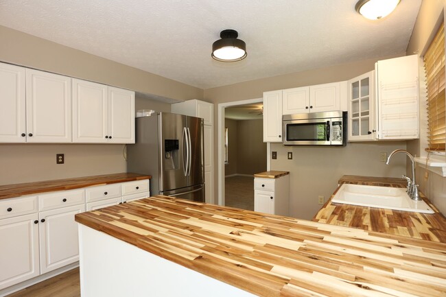 Photo - Large 5 Bedroom Westfield Home!