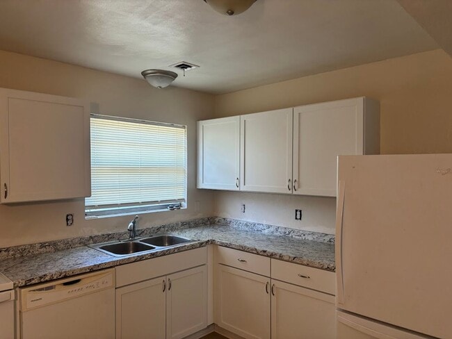 Photo - Spacious 4 Bedroom/2 Bath