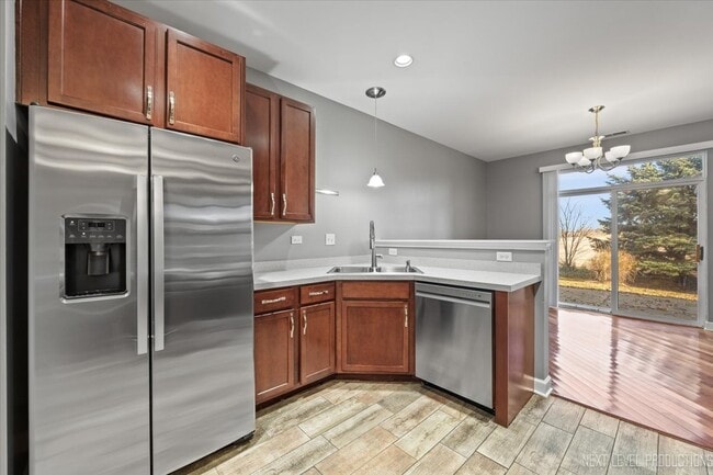 Photo - 450 Majestic Ln