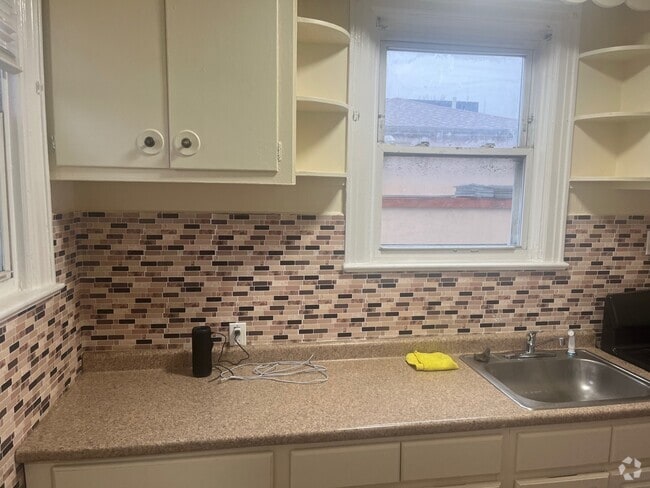 Building Photo - 1168 E 221st St Rental