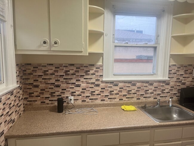 Building Photo - 1168 E 221st St Rental