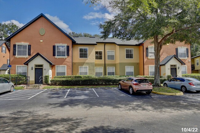Beautiful 3/2 Spacious Condo with Lawn Car... - Beautiful 3/2 Spacious Condo with Lawn Car...