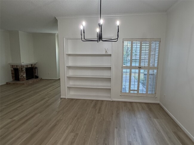 Building Photo - 1025 Fountain View Dr