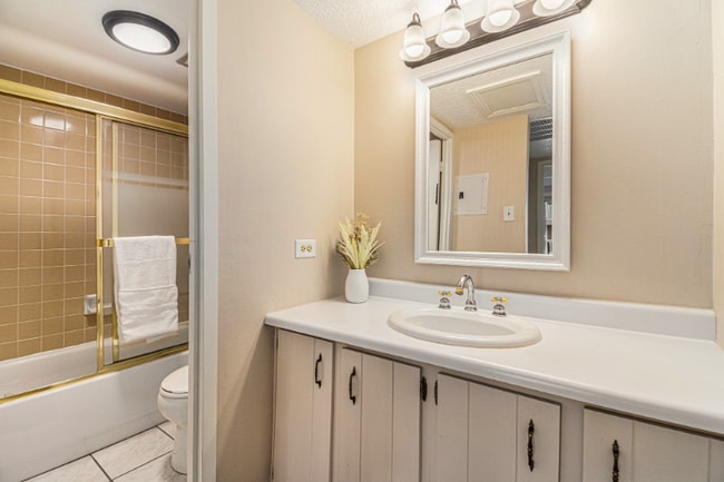 Photo - 8060 E Girard Ave Unidad 915