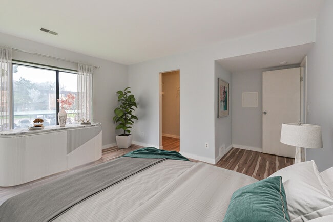 Photo - 1265 S Maple Rd Unit 305