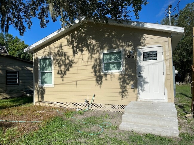 Building Photo - 1806 Bay St