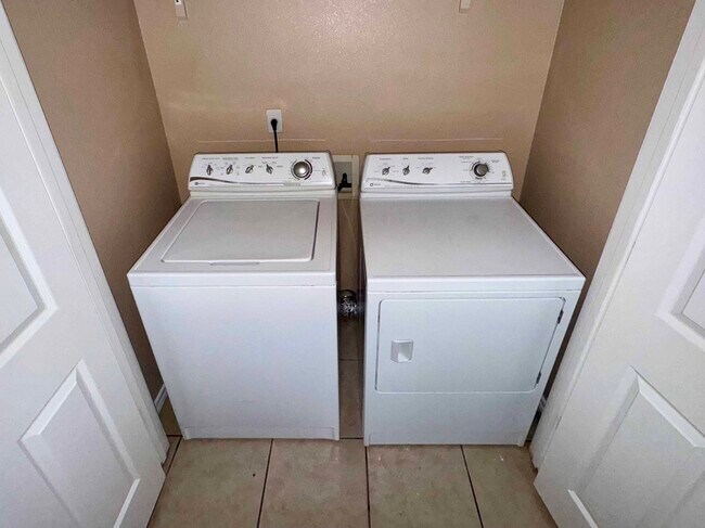 Photo - 116 Ramon Cardenas Dr Unidad B