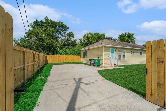 Building Photo - 4146 Brinkley St Rental