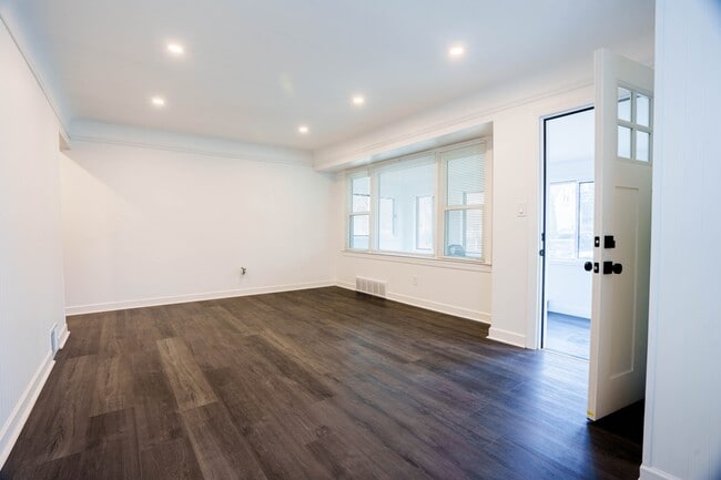 Photo - 361 Adams Ct