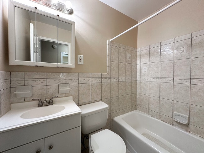 Custom Tile Bathroom - Springfield Valley Apartments