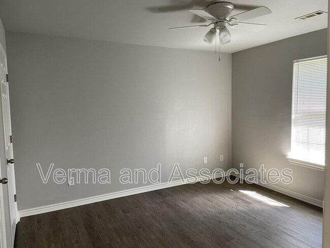 Photo - 281 Graystone Cir