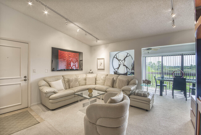 Building Photo - 1111 Duncan Cir Unit 203