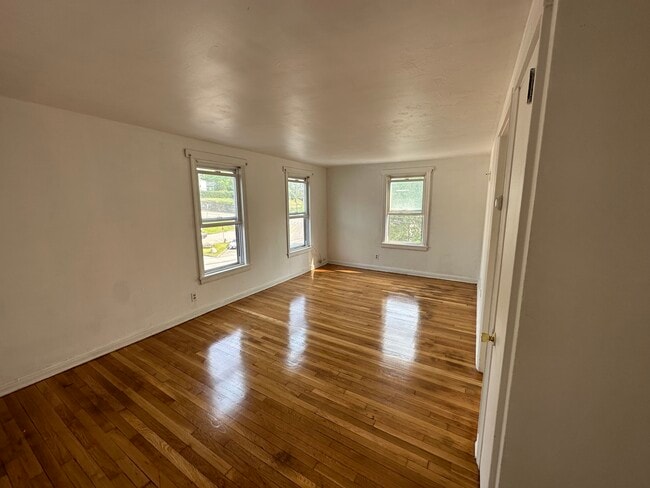 Building Photo - 258 Broad St Unit 2