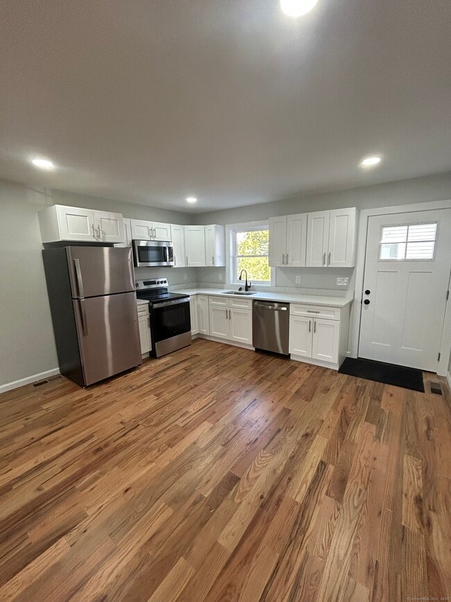 Photo - 388 William St Unit B