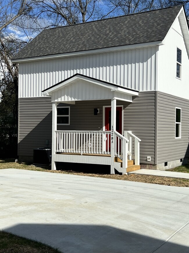 Building Photo - 1228 Sholar Ave