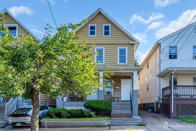 Building Photo - 375 Delavan St Unit 2 Rental