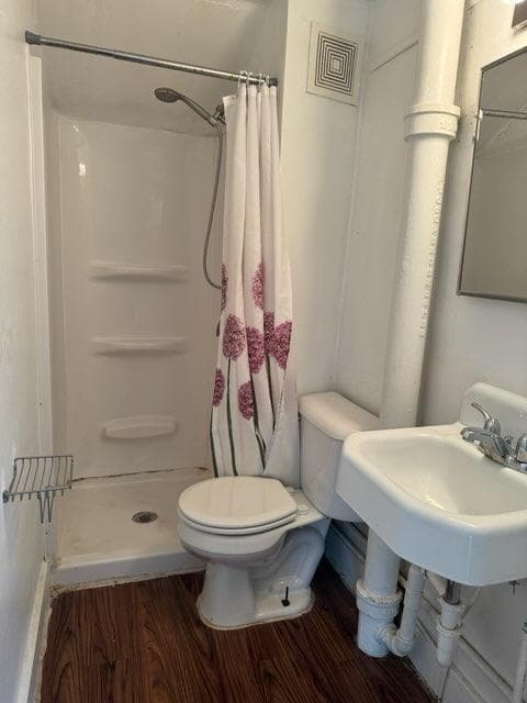 Photo - 937 Johnson St