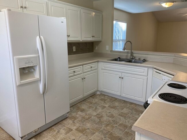 167 Photinia Dr