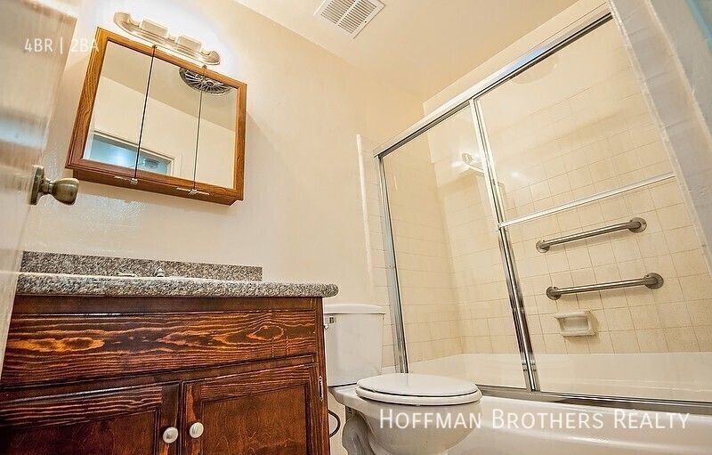 Photo - 1439 S Point View St Unidad 3