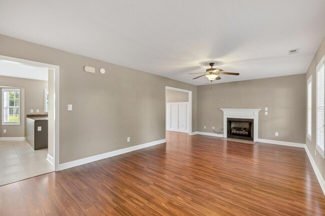 Photo - 3 bedroom with BONUS! Fenced Yard