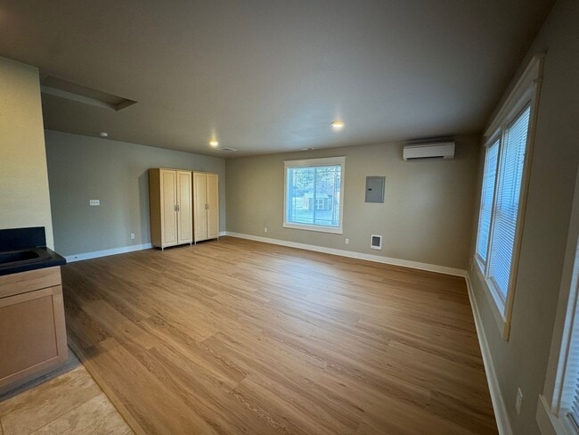 Photo - Cute and Modern Studio in Downtown Bend