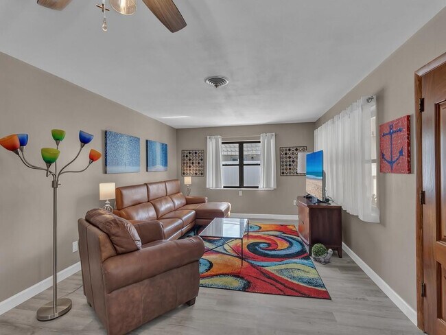 Photo - 476 19th Pl