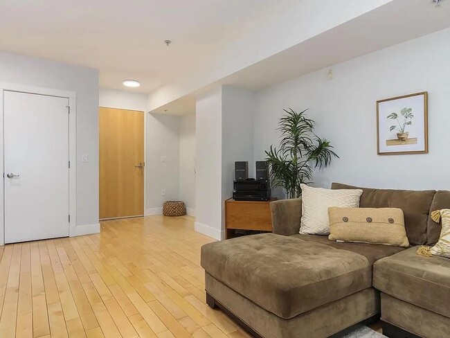 Building Photo - 1755 Broadway Rental