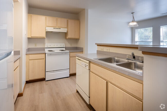 3BR, 2BA - 1,500SF - Townhome - Kitchen