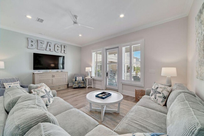 Building Photo - 1592 W Beach Blvd Rental