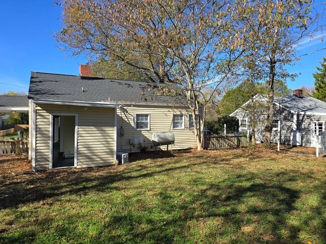 Photo - 1025 Bradley Ln