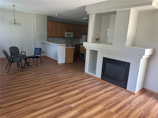 Photo - 130 River Woods Dr W