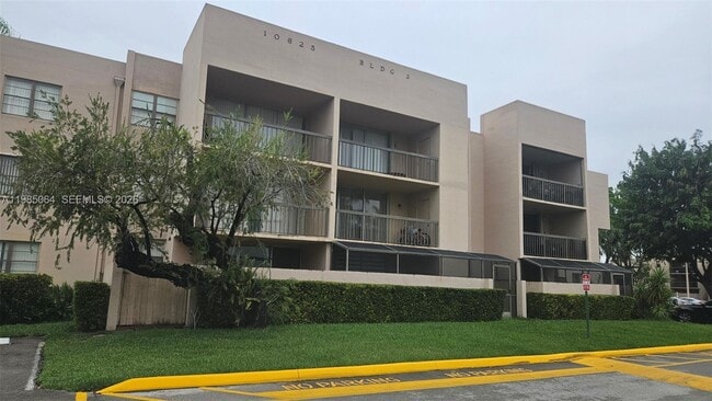 Building Photo - 10625 SW 112th Ave Unit 216