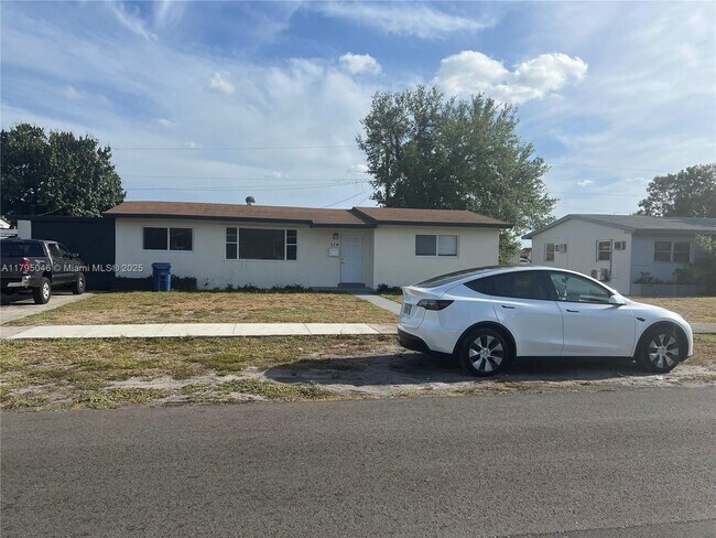 Photo - 770 NW 179th St