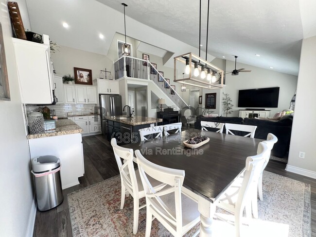 Photo - 4921 W Weatherwood Ln