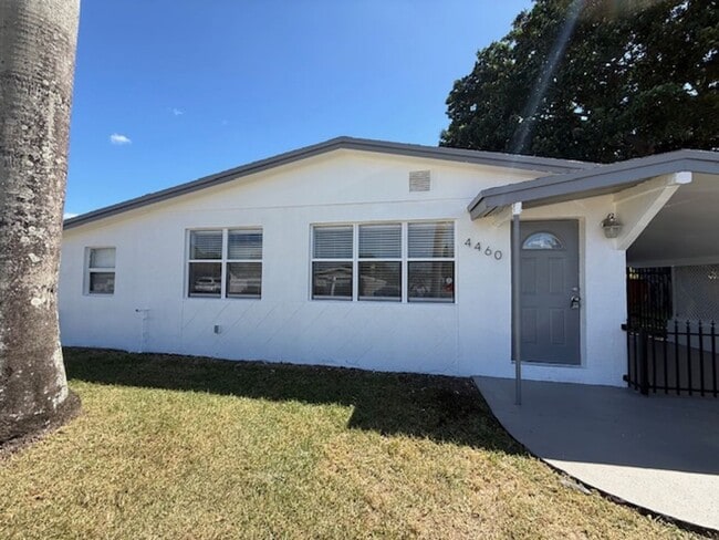 The perfect corner House with 3 beds 2 bat... - The perfect corner House with 3 beds 2 bat...