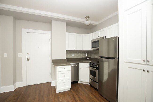Photo - 817 W Lakeside Pl Unit 203