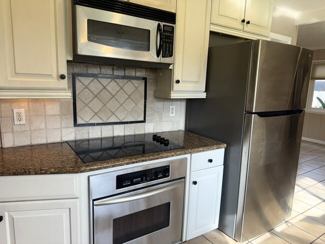 Photo - 454 W Twain Ave