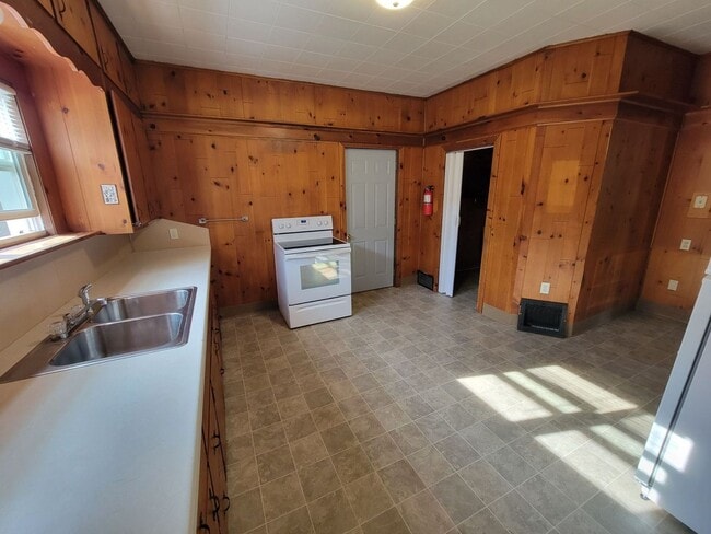 Photo - 105 Seymour St