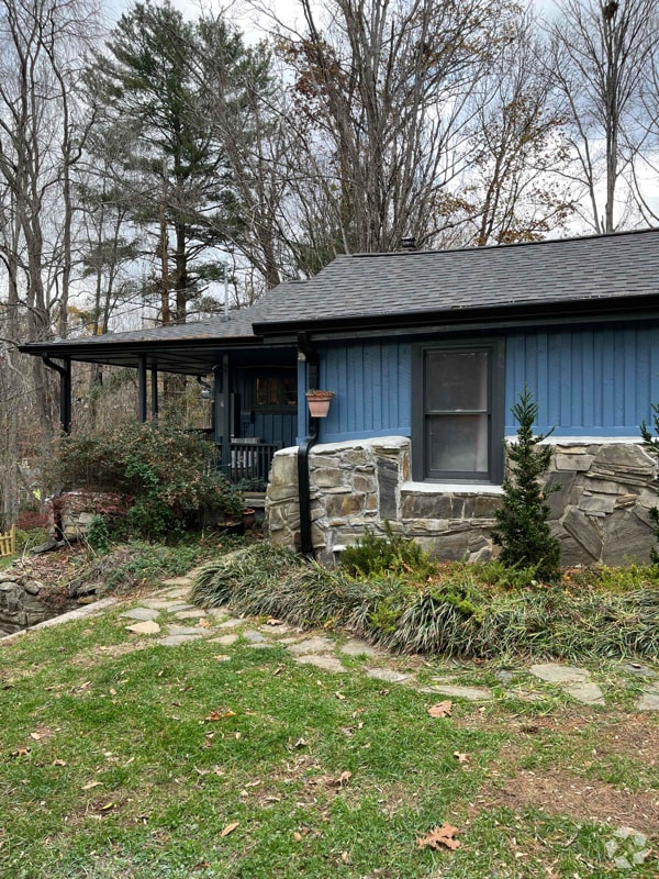 Building Photo - 12 Laurel Terrace Rental