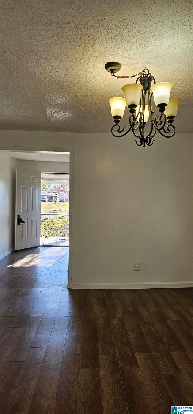 Photo - 529 12th St N