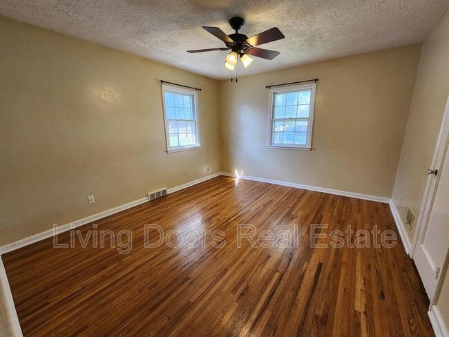 Photo - 312 S 47th St